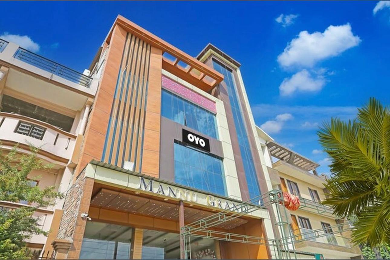 Hotel Mannu Grand Kanpur Zewnętrze zdjęcie