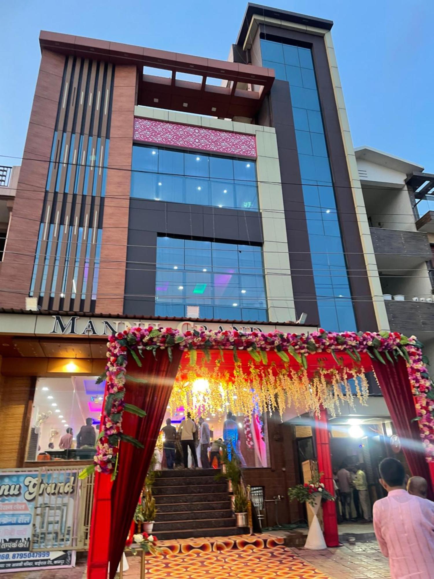 Hotel Mannu Grand Kanpur Zewnętrze zdjęcie