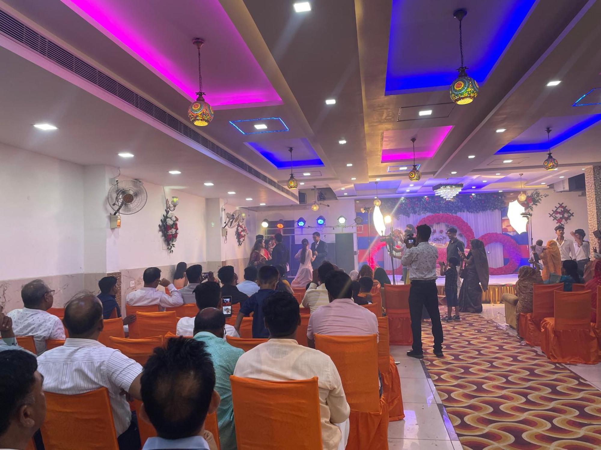 Hotel Mannu Grand Kanpur Zewnętrze zdjęcie