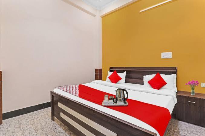 Hotel Mannu Grand Kanpur Zewnętrze zdjęcie