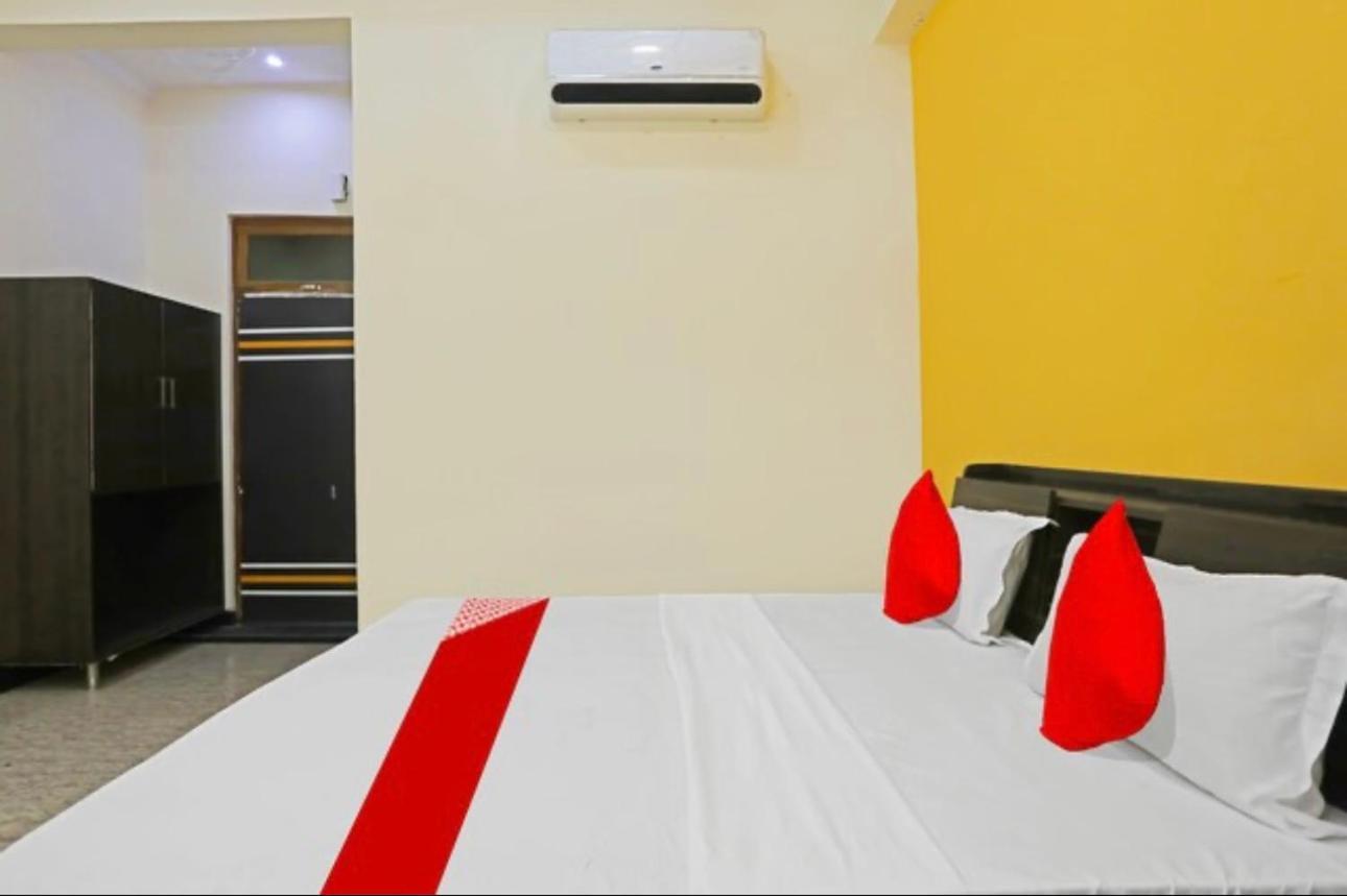 Hotel Mannu Grand Kanpur Zewnętrze zdjęcie
