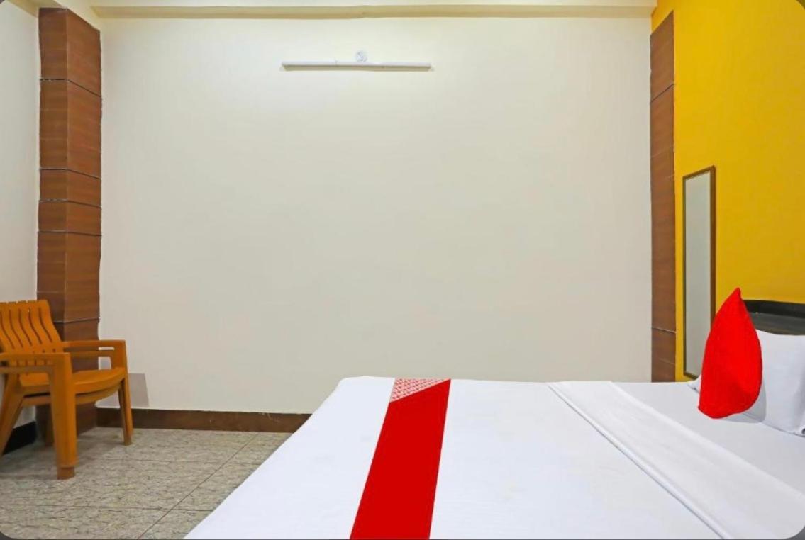 Hotel Mannu Grand Kanpur Zewnętrze zdjęcie