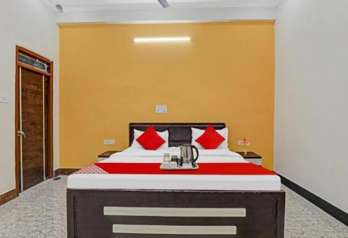 Hotel Mannu Grand Kanpur Zewnętrze zdjęcie